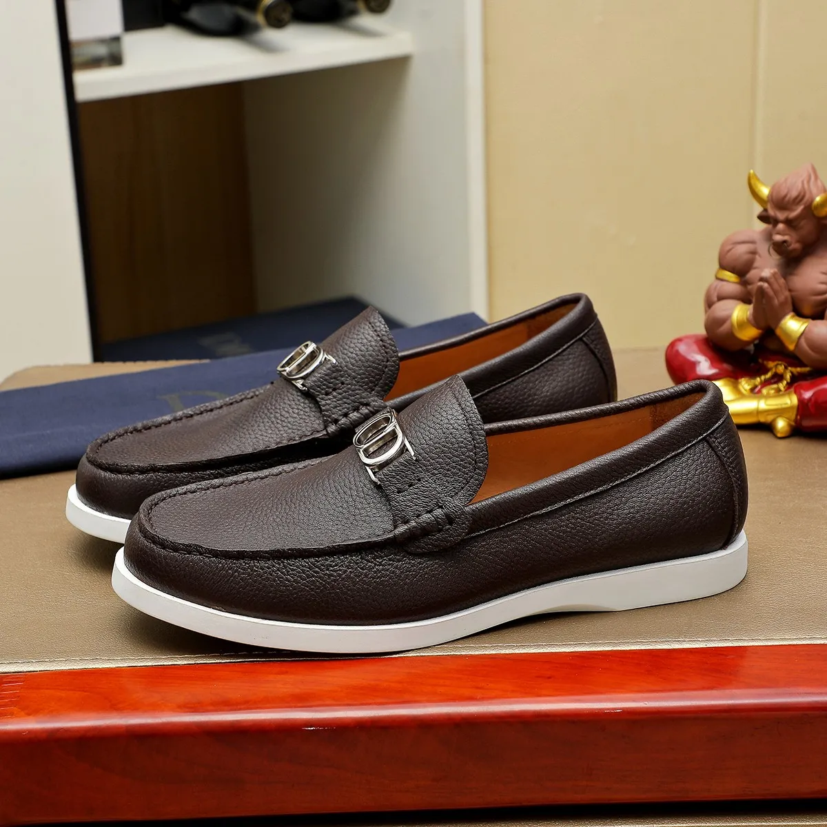 Men's clothing and shoes 💰460 💰🔥[Dior] High-end top-notch 🔝 purchasing agent 🔍🔍The latest 🇺🇸 counters are on sale simultaneously, original Italian brand · brand totem cloth sewn with brand cloth label · paired with calfskin · (high-end, nobility and class) exquisite workmanship (cow Leather lining) Sole: Original two-color sole ⚠️outsole specially provided by the original factory. Comfortable, wear-resistant, non-slip, real-life photoshoot🎬The real thing is more beautiful🔍Color: Color optional💕💕Number of yards: 39-44 (customized at 38.45.46)...